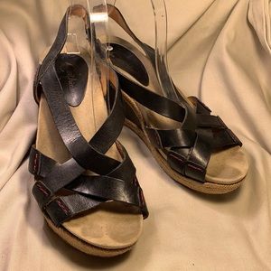 Earthies leather wedge X-strap sandals hardly worn